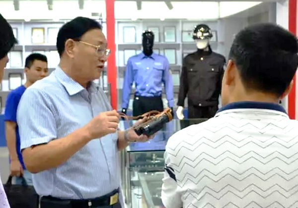 The original commander of the Dongguan Military Region of Guangdong Province visited the Shoumenshen Technology Group